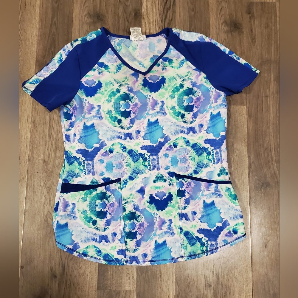 Small scrub top